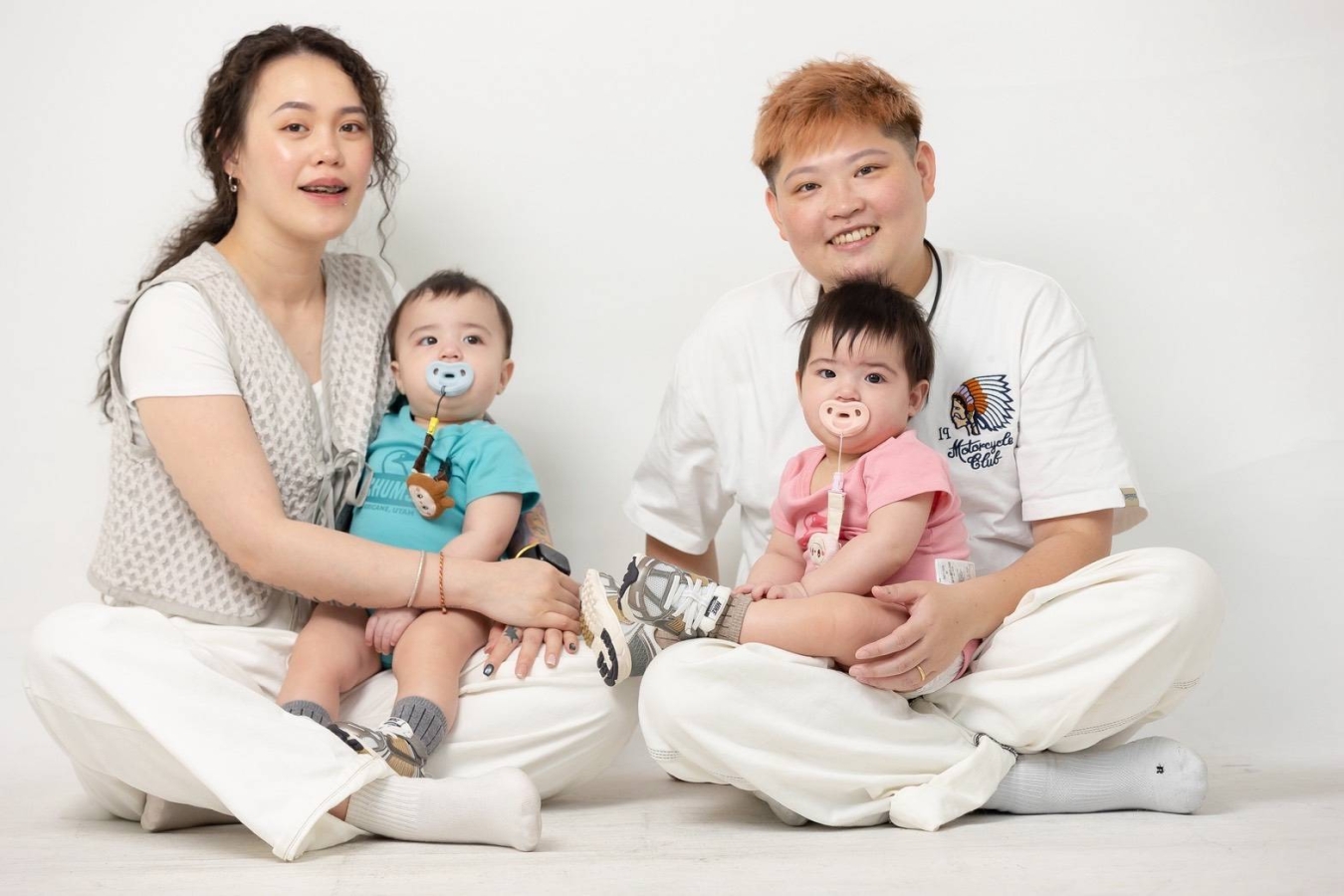 RSMC 美國試管嬰兒成功案例「皮老闆」家庭與雙寶合影