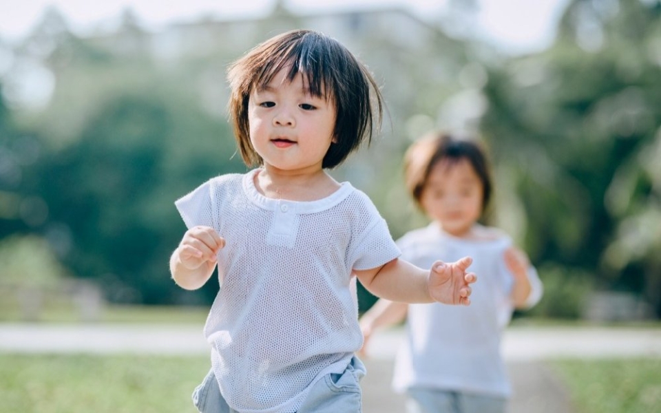 代孕的孩子在美國出生，父母可以留在美國嗎？