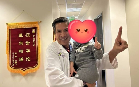 2歲小暖男回娘家，喜獲醫生叔叔愛的抱抱！